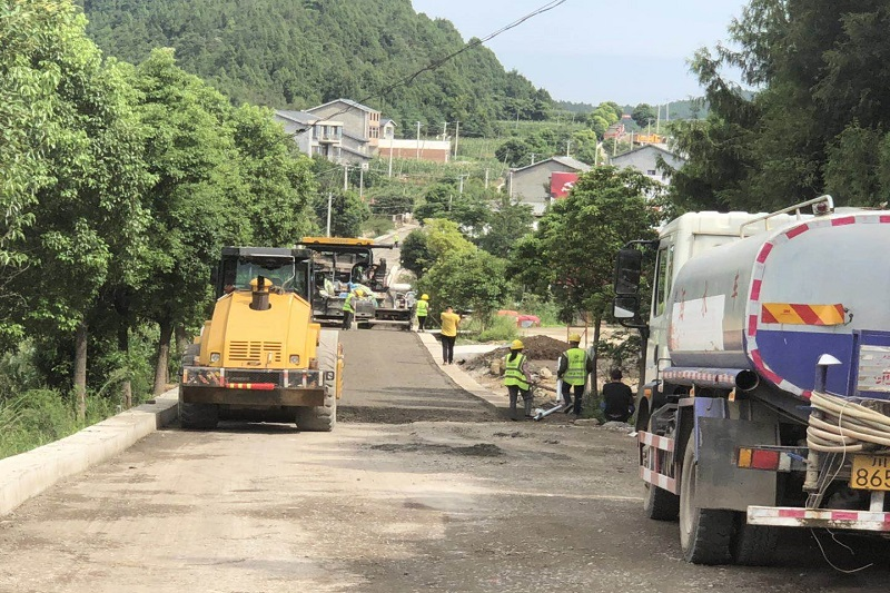 路橋集團搶晴天、戰(zhàn)雨天、斗夜間  全力以赴推進國道347項目建設(shè)